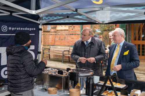 Clive Jones and Ed Davey talking to market traders in Wokingham